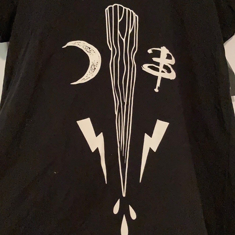 Buffy the Vampire Slayer shirt!!